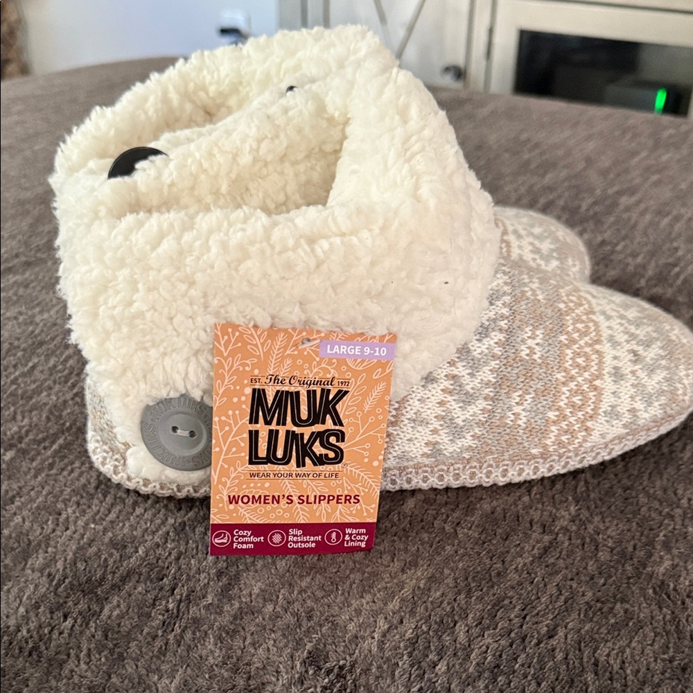Muk Luks Women's Cream and Gray Slippers